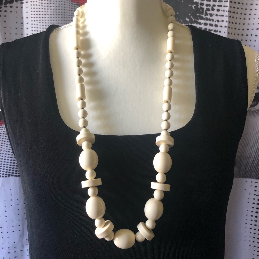 Fun Fashion Cream Bead Necklace